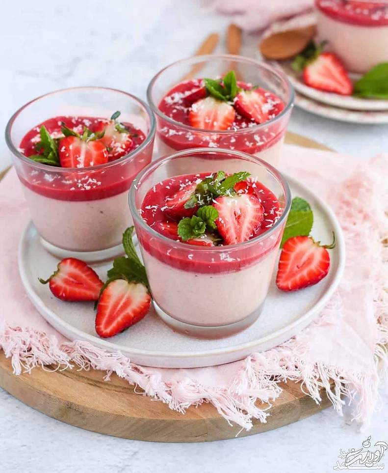 کمپوت پاناکوتای توت فرنگی